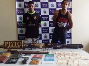 Polícia realiza prisão de dupla com armas em Itamaraju - Rastro101 (Blogue)