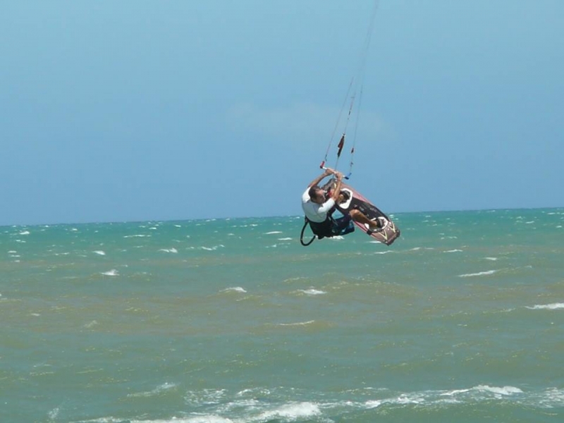 Vítima praticando kitesurf (Reprodução: Facebook)