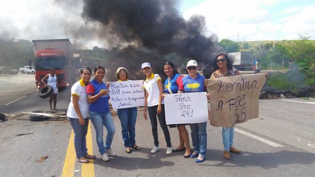 Agentes Comunitários de Saúde de Itagimirim aderiram à manifestação em Itapebi. (Foto: Divulgação)