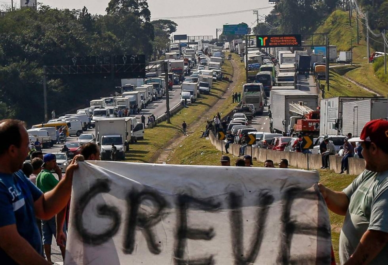 Greve dos caminhoneiros continua no Brasil (Imagem: Reprodução)