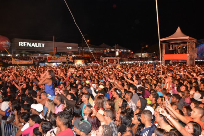 Cerca de 100 mil pessoas lotaram o espaço do Pedrão, segundo a PM. (Foto: Antônio Varjão)