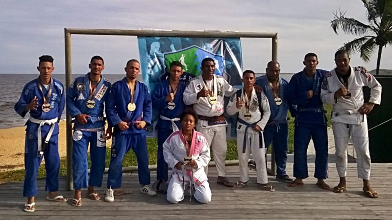 Atletas da Equipe Lotus de Itagimirim durante o campeonato em Santa Cruz Cabrália (Jackson Santos)
