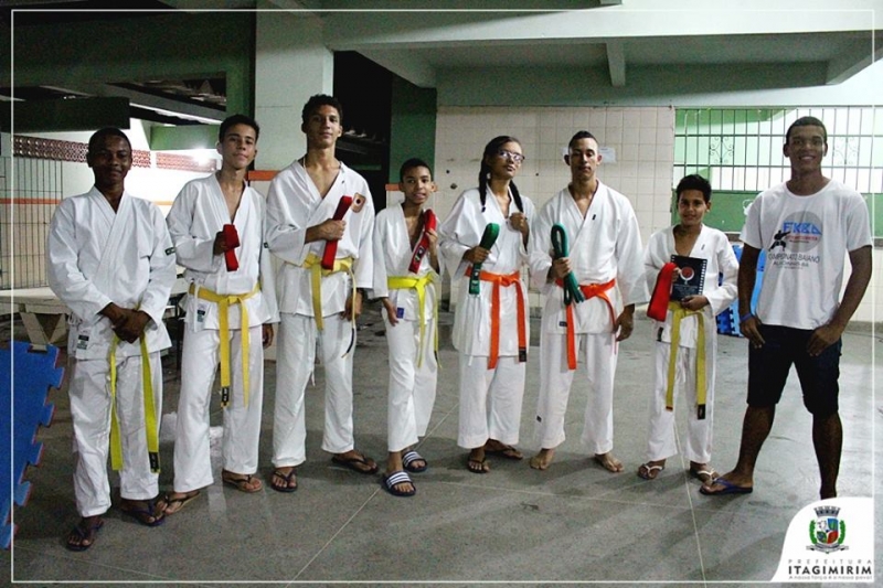 9 atletas de Itagimirim participaram do exame de faixa Dangai (faixa colorida) em Eunápolis-BA, com o objetivo evoluir na graduação, por meio de uma série de movimentos e provas. (Ascom-Itagimirim)