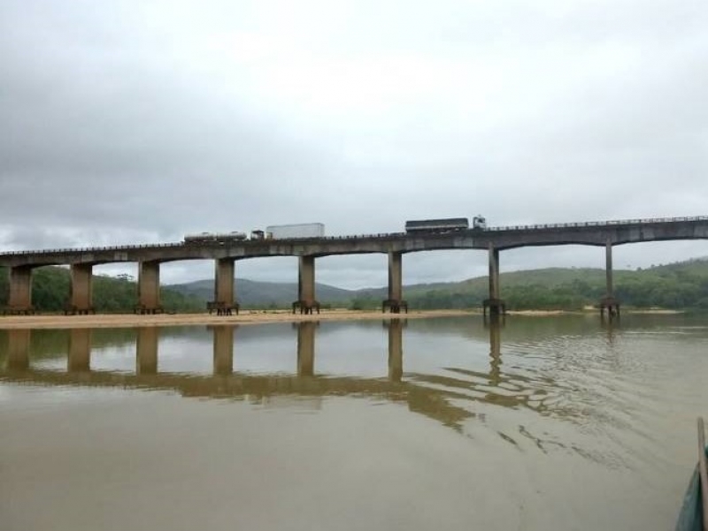 Ponte sobre o Rio Jequitinhonha em Itapebi. (Reprodução/Redes Sociais)