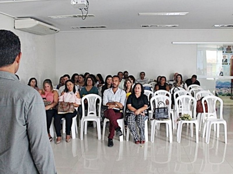 Dirigentes municipais de educação e técnicos dos municípios da Costa do Descobrimento participaram das palestras (ASCOM)