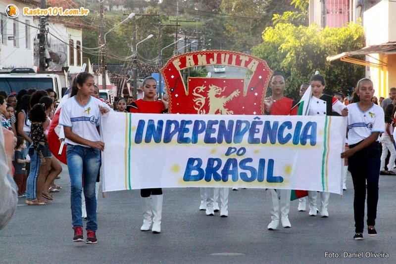 Escolas municipais desfilaram com seus pelotões (Daniel Oliveira)