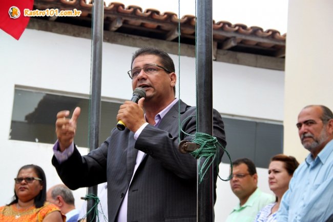 Prefeito Rogério Andrade destacou a importância de se investir nos jovens de Itagimirim. (Foto: Rastro101)