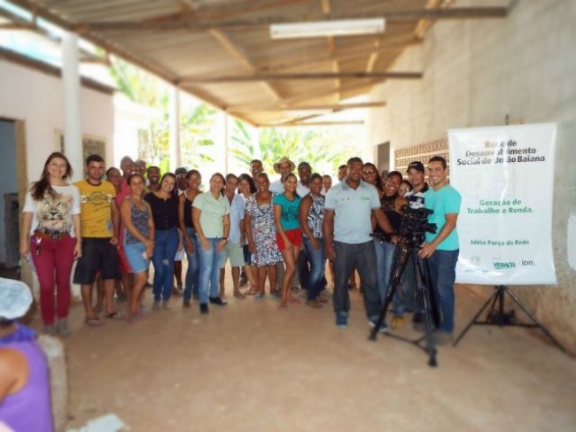 Equipe de gravação, membros do Projeto e moradores locais. (Foto: Adson Oliveira/Rastro101)