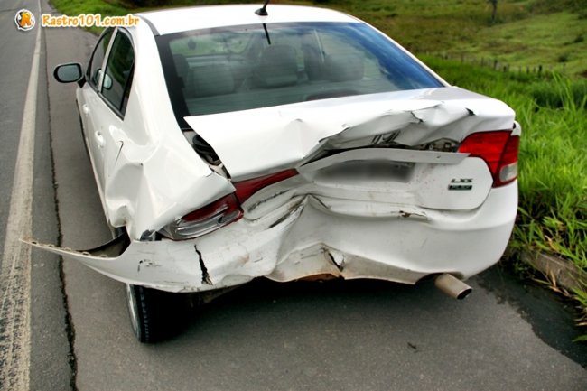 Honda Civic envolvido no segundo acidente estava com dois passageiros e foi atingido na traseira pelo Strada. (Foto: Rastro101) 