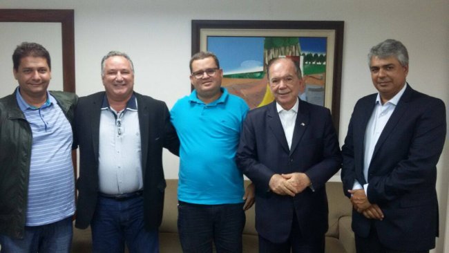 Prefeito de Itagimirim se reúne com lideranças políticas em busca de melhorias para o município. (Divulgação)