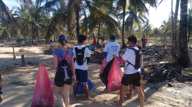 De acordo com a oceanógrafa e líder da ação em Belmonte, Sheila Siepierski Malaquias, foram recolhidos mais de mil quilos de lixo na praia do Mar Moreno. (Divulgação)