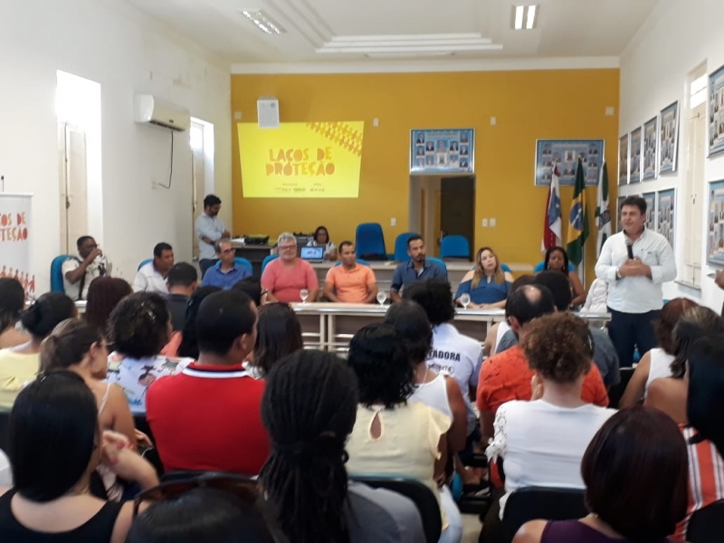 O termo de adesão foi assinado pela prefeitura da cidade, com o apoio da Veracel Celulose a partir da metodologia da Childhood Brasil, nesta segunda-feira (15), na Câmara de Vereadores. (Divulgação)