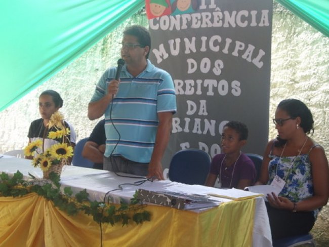 O prefeito Rogério Andrade, acompanhado por secretários e assessores se fez presente. (Foto: ASCOM)