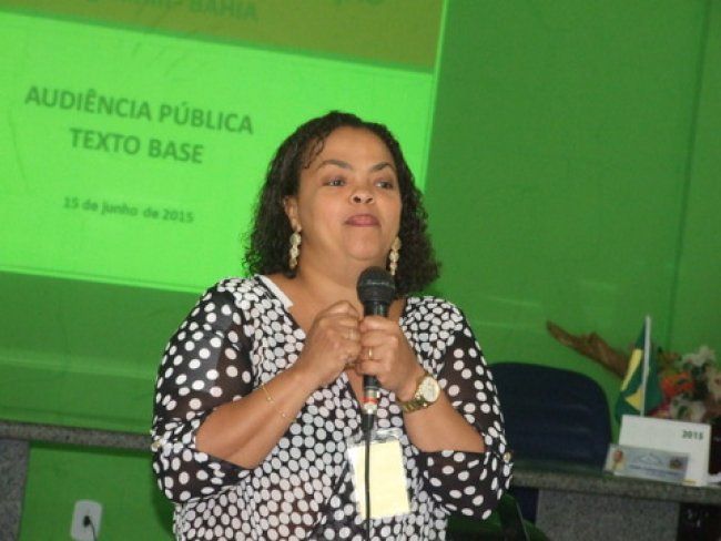 Para a Audiência Pública foi convidada a palestrante Srª Cláudia Cristina Pinto Santos, mestre em Família na Sociedade Contemporânea e avaliadora educacional do PROAM/SEC, UNDIME E SASE/MEC. (Foto: ASCOM)
