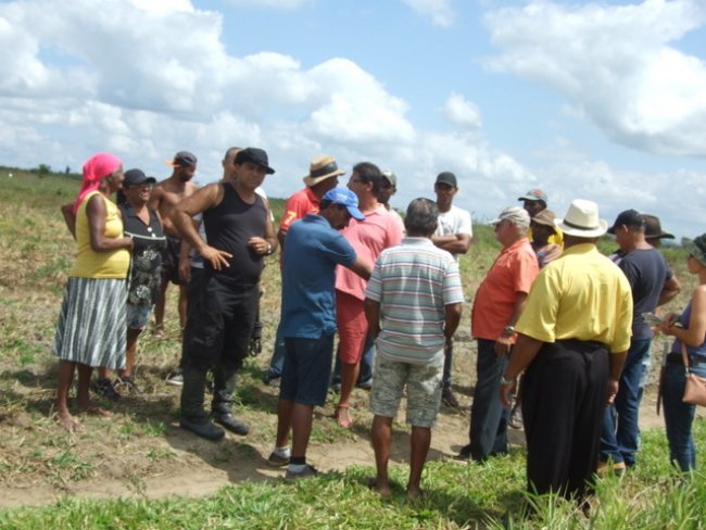 Rogério Andrade esteve na Fazenda Lameirão, onde há um acampamento com aproximadamente 300 famílias que lutam pela posse daquelas terras. (ASCOM)