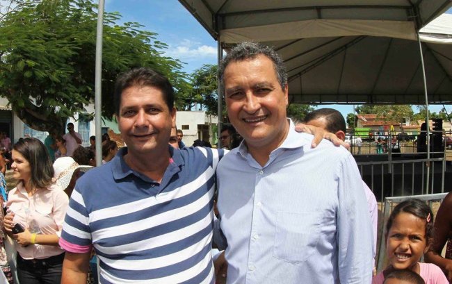 Prefeito Rogério Andrade acompanha governador Rui Costa durante visita à Caravelas-BA (Divulgação)