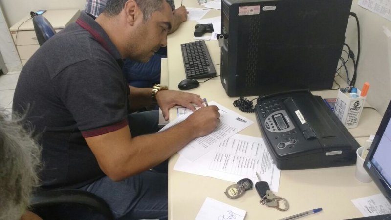 Policiais civis de Jequié, Paulo Afonso e Itapetinga assinaram, nesta semana, o Requerimento de Desistência para não trabalhar no carnaval de  Salvador, em 2018. (Dvulgação)