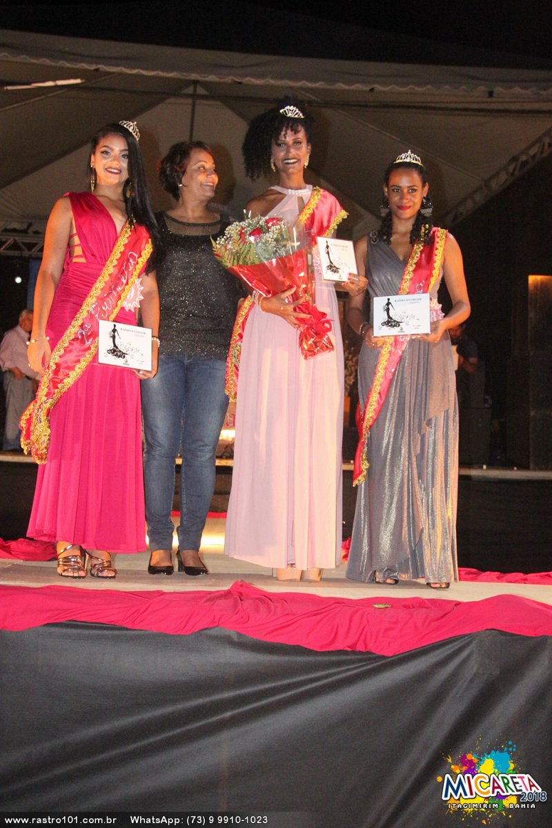 Prefeita Devanir e as três vencedoras do concurso (Polly Alves/Rastro101)