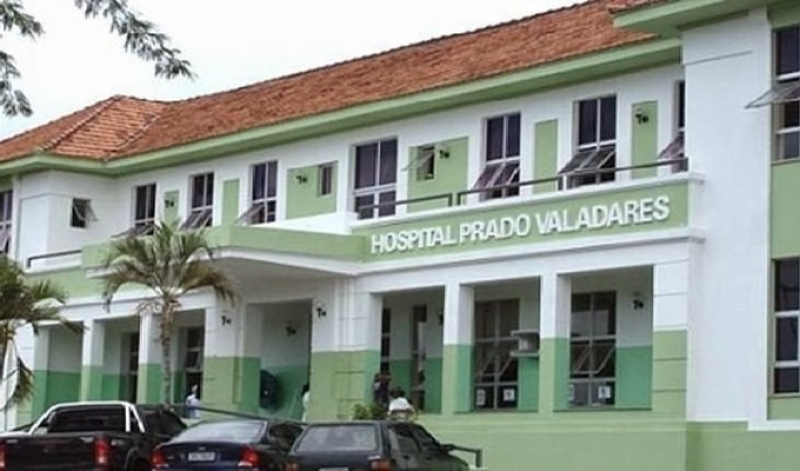 Criança está internada em um hospital em Jequié. (Reprodução)