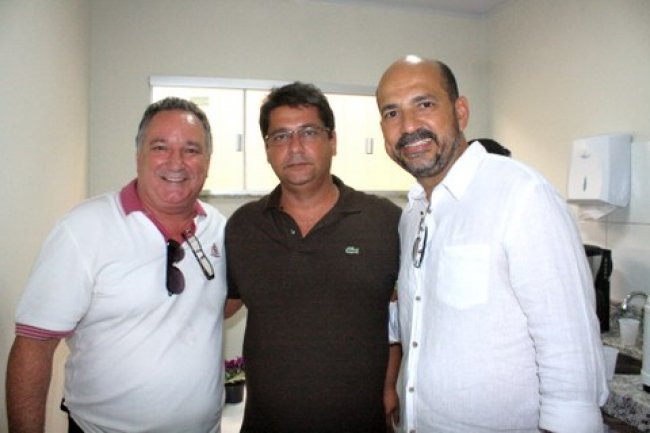 Ronaldo Carletto - deputado federal, Rogério Andrade -  prefeito de Itagimirim e Robério Oliveira - deputado estadual. (Foto: J. Góis)
