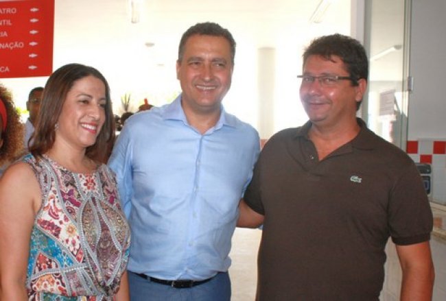 Prefeito de Itagimirim ao lado do governador da Bahia Rui Costa e da prefeita de Porto Seguro Cláudia Oliveira (Foto: J. Góis)