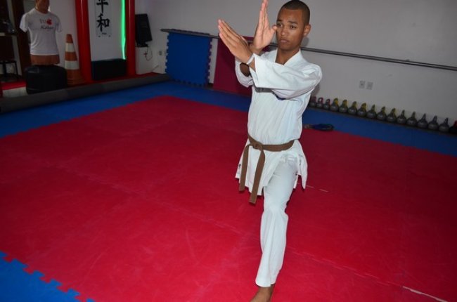 Karateca, Darlisson Guimarães, 17 anos, faixa marrom, participará da Seletiva Nacional Fechada, no dia 19, em Rondonópolis, MT. (ASCOM/PORTO SEGURO)