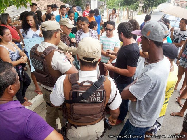 Manifestantes aceitaram não fechar a rodovia mediante uma reunião com Major Cleber Santos. (Foto: Rastro101)