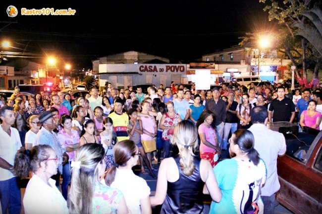 Multidão se reuniu na Praça Castro Alves. (Foto: Rastro101)