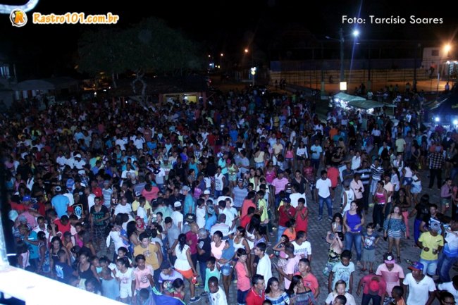 Festa de aniversário de Peba reuniu centenas de pessoas no centro de Itapebi. (Foto: Tarcísio Soares)
