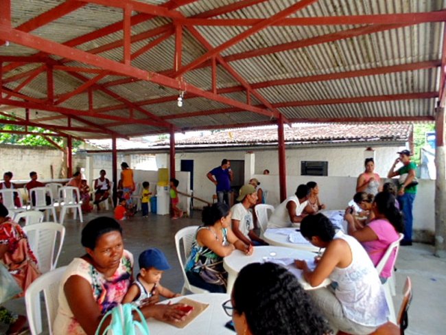 Aproximadamente 450 pessoas já procuraram a Secretaria de Desenvolvimento Social (SDS) de Itagimirim nos últimos três dias para se inscrever no projeto de doação de 904 lotes pela Prefeitura Municipal. (Foto: Marcelo Magalhães)