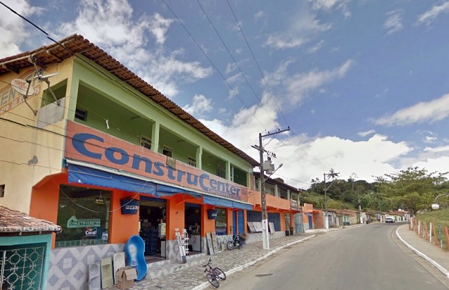 Loja de materiais de construção fica localizada no centro de Itagimirim. (Imagem: Google)