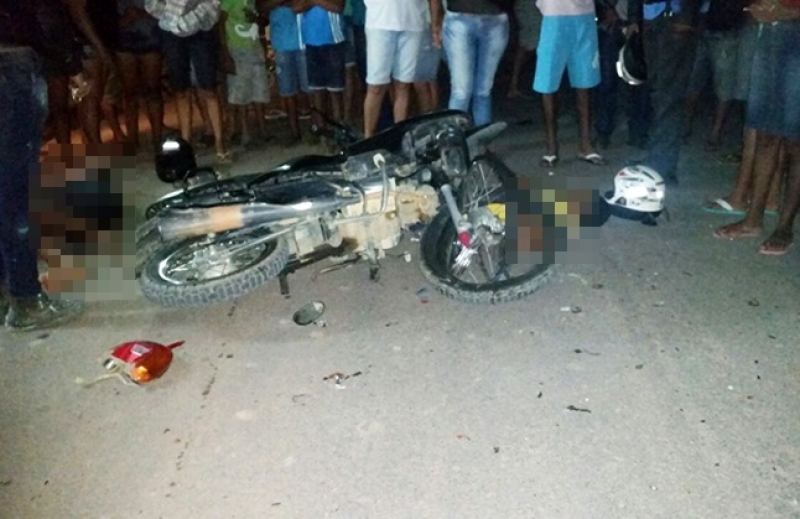 O condutor de uma das motos morreu no local. (Foto: Bahia Dia Dia)