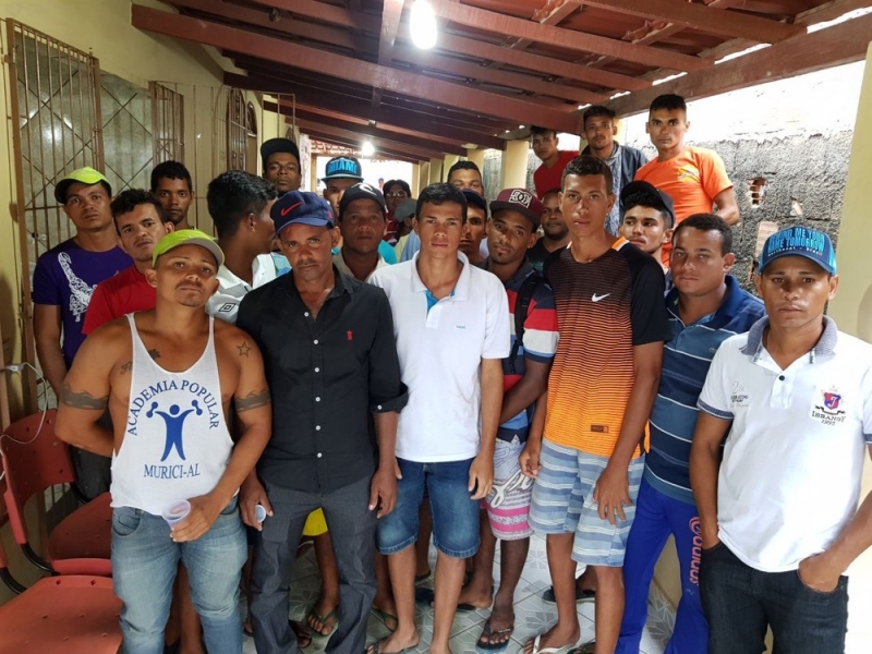 Grupo de 38 alagoanos chegou à propriedade na última quarta-feira (16). (Foto: Site Bahia Dia a Dia)