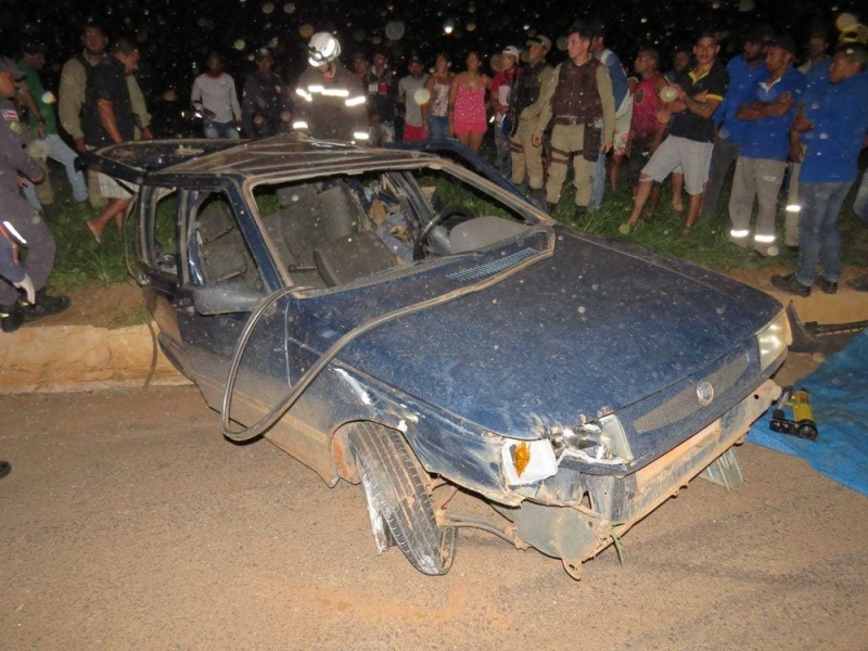 Um dos quatro carros envolvidos no acidente. (Foto: Blog do Braga)