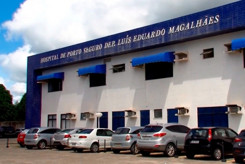 Turistas foram encaminhados ao Hospital Luís Eduardo Magalhães. em Porto Seguro (Foto: Reprodução/TV Santa Cruz)