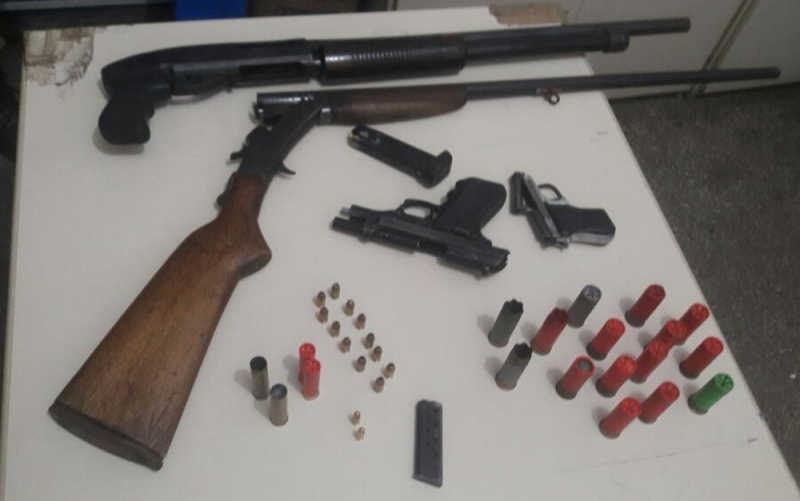 Polícia apreendeu armas e munições em posse dos suspeitos. (Divulgação: SSP-BA)