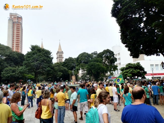 Concentração inicial saiu da Praça José Bonifácio e percorreu diversas ruas. (Foto: Thiago Amaral)