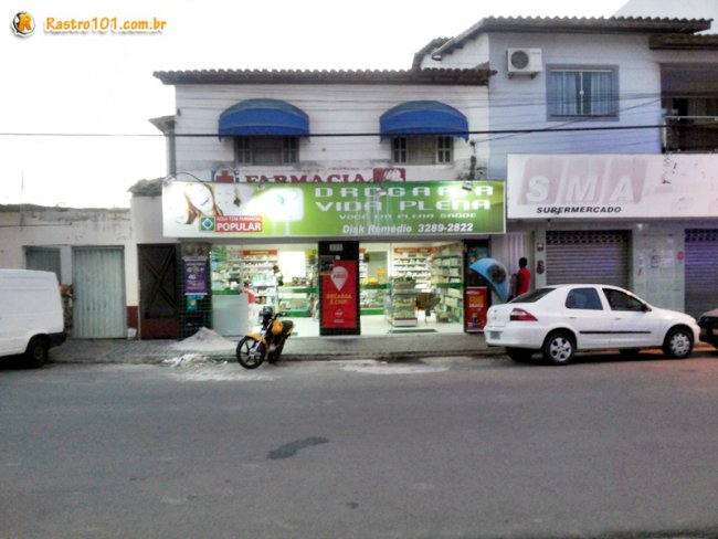 farmácia fica localizada no centro de Itagimirim. (Foto: Rastro101)