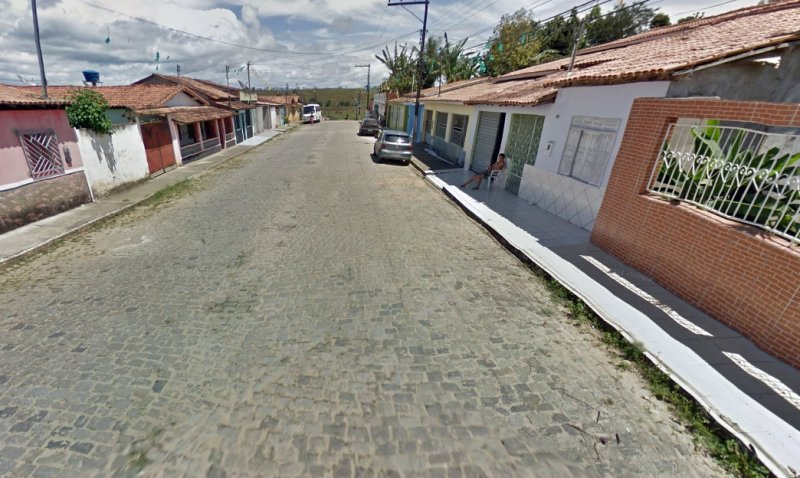 Veículo foi roubado na porta de uma casa na Rua São Domingos. (Foto: Google)