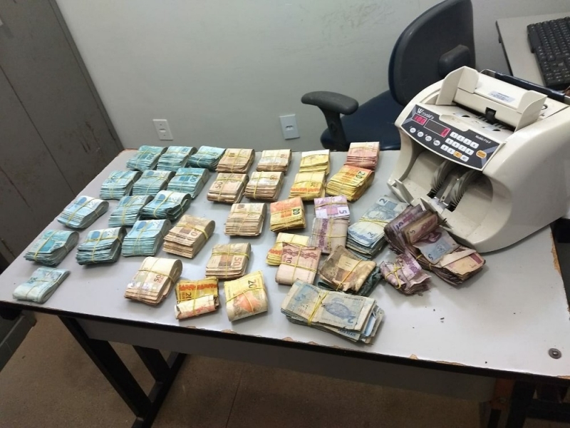 Dinheiro recuperado pela polícia. (Foto: Divulgação/SSP)