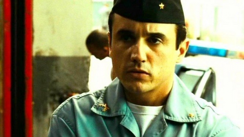 Caio é mais conhecido por seu papel como o policial Neto, o aspirante 06, em 