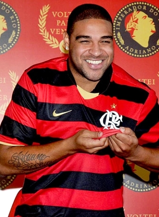 Adriano aceita proposta e defenderá o Flamengo pela terceira vez