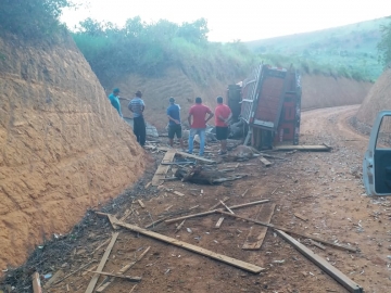 Caminhoneiro morre em acidente na zona rural de Eunápolis