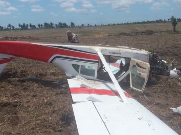 Avião faz pouso forçado em área rural de Belmonte