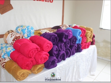 Centenas de famílias foram contempladas com cobertores em Itagimirim