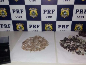 PRF apreende R$ 700 mil em diamantes dentro de ônibus no interior do estado