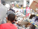 Prateleiras desabam em clientes de um supermercado na cidade de Ilhéus