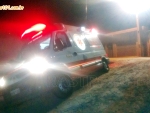 Ambulância avançada do SAMU cai em rampa ao fazer manobra em Itagimirim