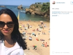 Ariadna faz topless em praia francesa e publica Instagram
