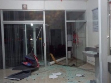Quadrilha invade cidade no sul da Bahia e explode uma agência bancária